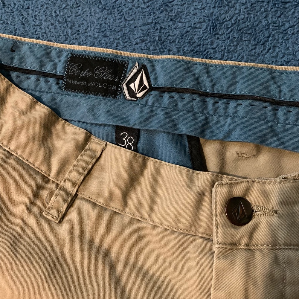 Volcom corpo class shorts size 38
